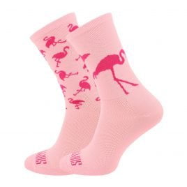 Różowe skarpetki kolarskie we flamingi