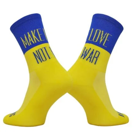Błękitno-żółte skarpetki w kolorze flagi Ukrainy z hasłem Make Love Not War